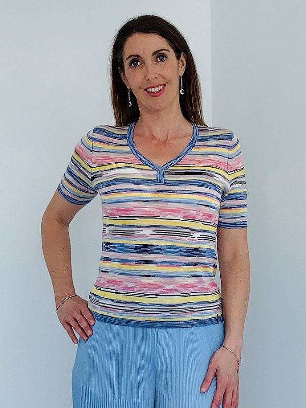 Coster Copenhagen colourful short-sleeved blouse with v-neck - Your Style Your Story
