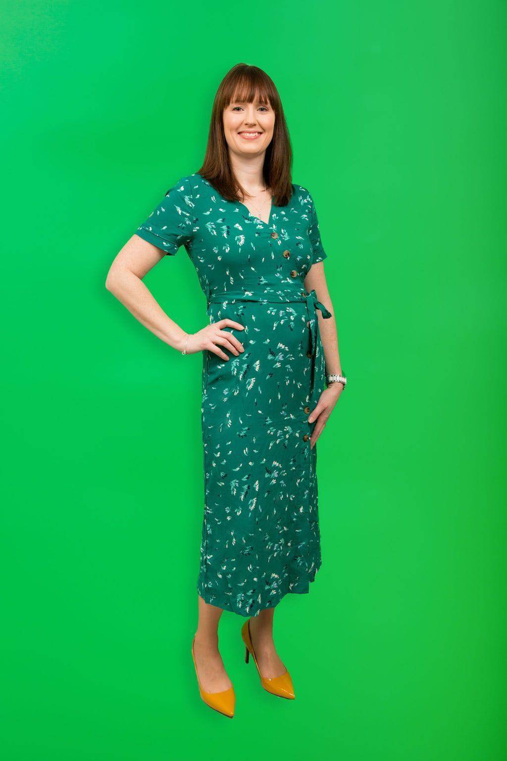 Grace & Mila Elegant green mid-length dress with short sleeves - Your Style Your Story